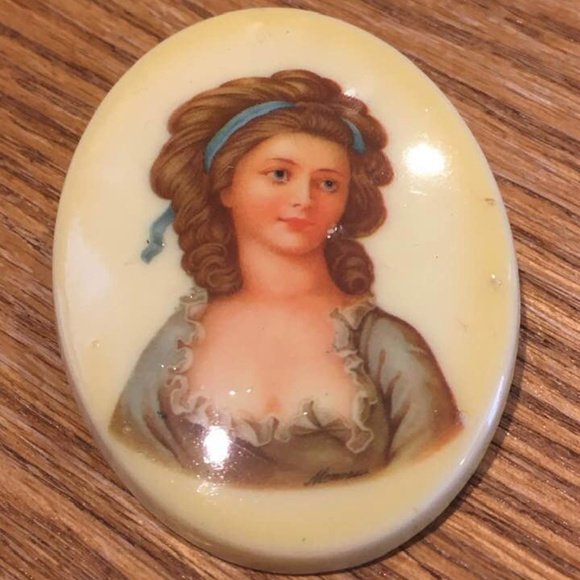 WESTERN GERMANY CAMEO PIN - Picture 1 of 2